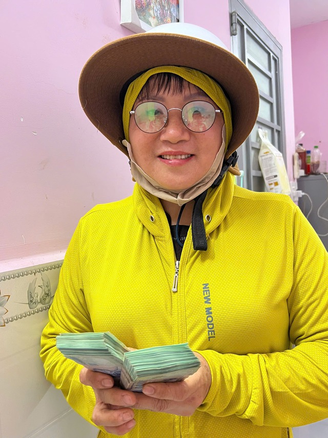 Mới trúng độc đắc, người đàn ông nhét 100 triệu đồng nhờ nấu cơm từ thiện rồi biến mất trong 10 giây - Ảnh 3.