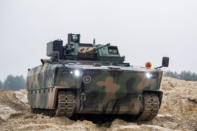 Những xe chiến đấu bộ binh Borsuk đầu tiên của Ba Lan chính thức trực chiến - Ảnh 4. Những xe chiến đấu bộ binh Borsuk đầu tiên của Ba Lan chính thức trực chiến - Ảnh 4.