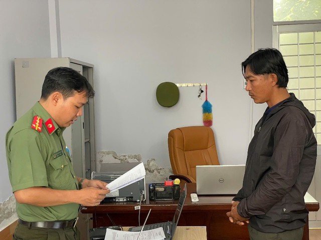 Thi hành Lệnh bắt tạm giam Nguyễn Thanh Duy - Ảnh 1.