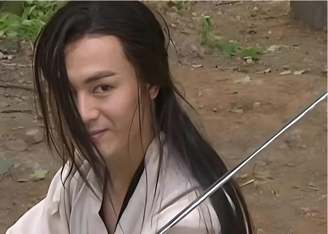 Cao thủ của Kim Dung: Không tự cung vẫn luyện thành Quỳ Hoa Bảo Điển, vô địch thiên hạ nhưng bị xóa sổ - Ảnh 2.