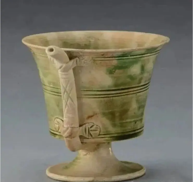 Phóng to tranh 10 lần thấy đứa trẻ ‘tương lai’ dùng ống hút, chuyên gia: Thứ đó đã có từ 1.200 năm trước - Ảnh 3.