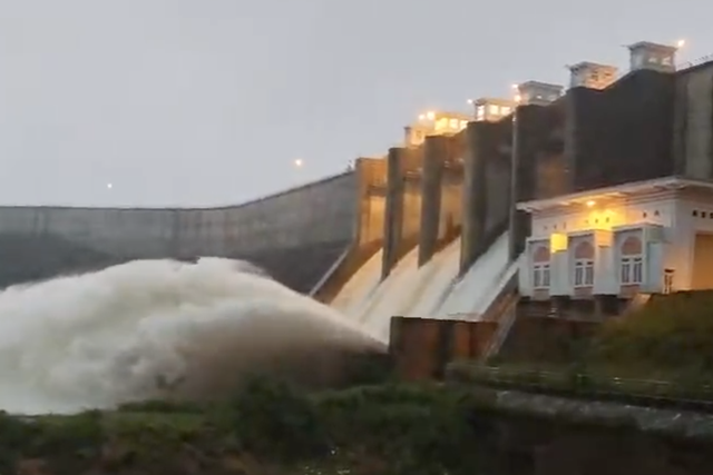 Khánh hòa yêu cầu điều tra xả lũ các hồ chứa sau mưa lớn gây thiệt hại nghiêm trọng - Ảnh 1.