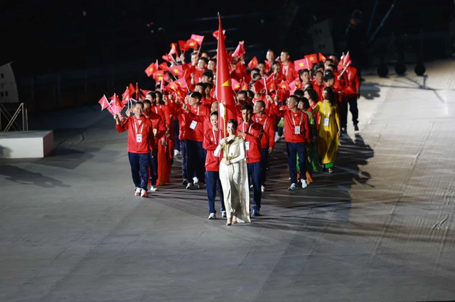 Diễn biến lễ khai mạc SEA Games 33: Ban tổ chức hiển thị sai bản đồ Việt Nam, nhầm quốc kỳ Indonesia - Ảnh 5.