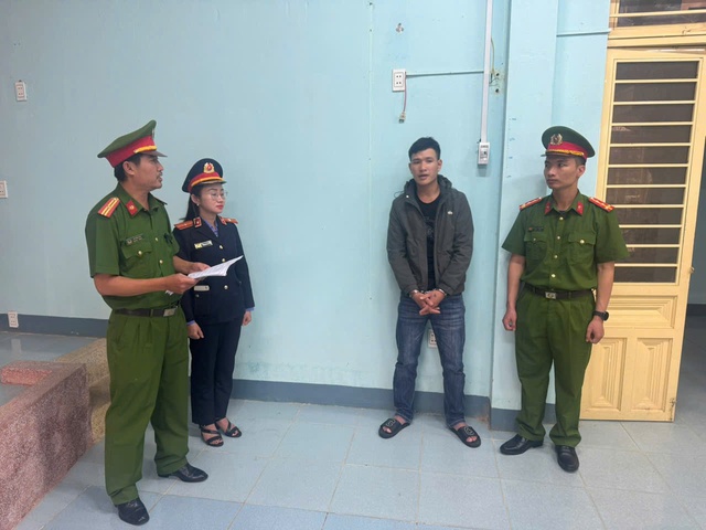 Thi hành lệnh bắt tạm giam Lưu Trần Anh Tuấn - Ảnh 1.