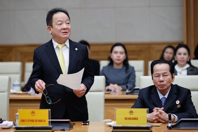Ông Đỗ Quang Hiển, Nhà sáng lập, Chủ tịch Điều hành Tập đoàn T&T, phát biểu tại Hội nghị. Ảnh: VGP Ông Đỗ Quang Hiển, Nhà sáng lập, Chủ tịch Điều hành Tập đoàn T&T, phát biểu tại Hội nghị. Ảnh: VGP