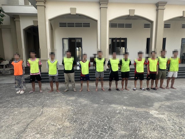 Bắt tạm giam 24 đối tượng trong số 177 người vừa được lực lượng chức năng Campuchia trao trả - Ảnh 2.