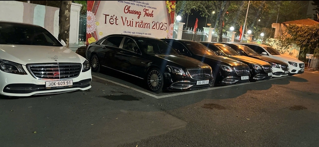 Công an Hà Nội vừa bắt 8 đối tượng, thu giữ nhiều nhà và xe - Ảnh 1.