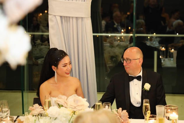 Cưới giám đốc Tây hơn 14 tuổi, vợ trẻ tiết lộ điều bất ổn mỗi đêm ngủ cùng chồng - Ảnh 3.