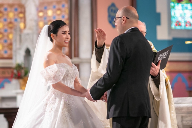 Cưới giám đốc Tây hơn 14 tuổi, vợ trẻ tiết lộ điều bất ổn mỗi đêm ngủ cùng chồng - Ảnh 4.