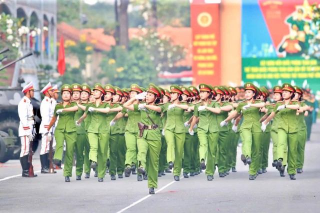 Choáng ngợp man tổng duyệt ra quân của quân đội, công an TP.HCM: Hàng loạt xe bọc thép, 34 khối vũ trang - Ảnh 10.