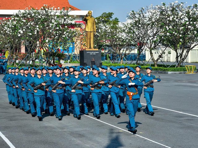 Choáng ngợp man tổng duyệt ra quân của quân đội, công an TP.HCM: Hàng loạt xe bọc thép, 34 khối vũ trang - Ảnh 9.