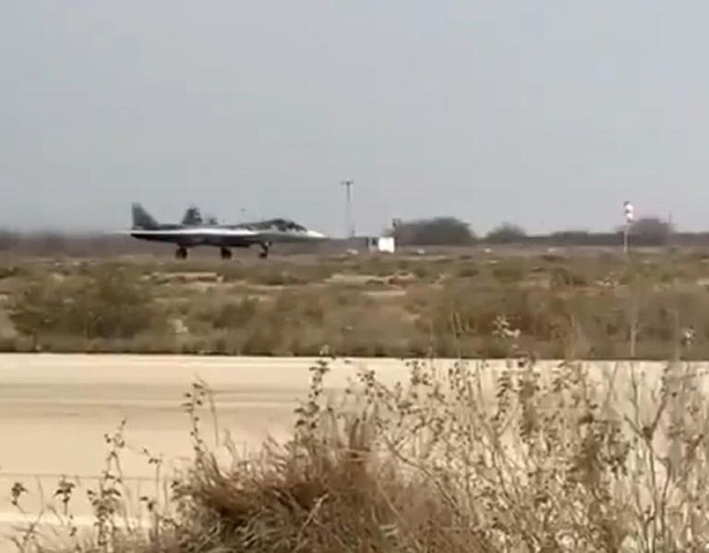 Su - 57 hạ c&aacute;nh bất ngờ tại Iran thu h&uacute;t sự ch&uacute; &yacute; - Ảnh 2.
