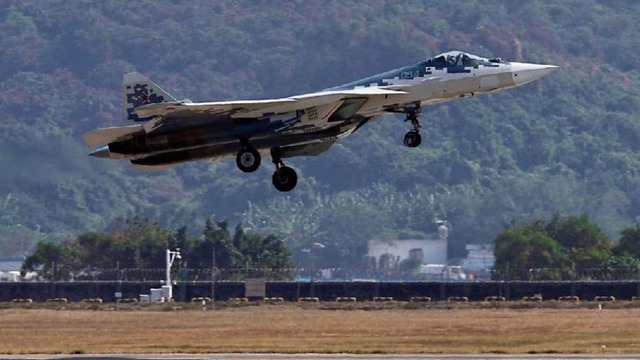 Su - 57 hạ c&aacute;nh bất ngờ tại Iran thu h&uacute;t sự ch&uacute; &yacute; - Ảnh 3.