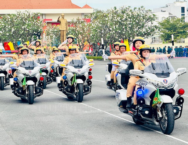 Choáng ngợp Lễ ra quân của lực lượng quân đội, công an TP.HCM: 3.200 người cùng hàng loạt xe bọc thép - Ảnh 11.