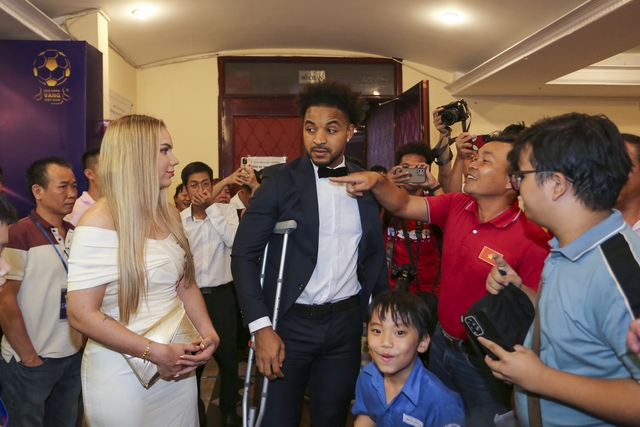 TRỰC TIẾP GALA QBV Việt Nam: Nguyễn Tiến Linh đoạt QBV Việt Nam 2024 - Ảnh 12.