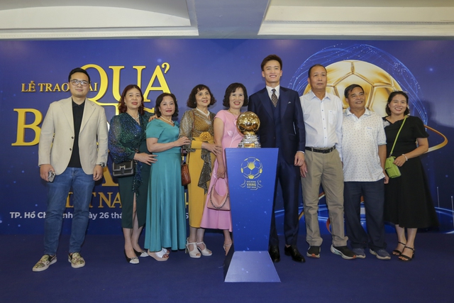 TRỰC TIẾP GALA QBV Việt Nam: Nguyễn Tiến Linh đoạt QBV Việt Nam 2024 - Ảnh 13.