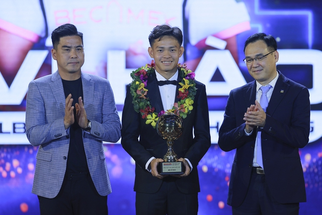 TRỰC TIẾP GALA QBV Việt Nam: Nguyễn Tiến Linh đoạt QBV Việt Nam 2024 - Ảnh 8.