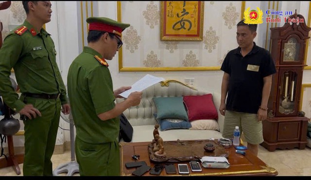 Bắt, khám xét khẩn cấp nơi ở 'ông trùm' cầm đồ Toàn Phúc Lộc - Ảnh 2.
