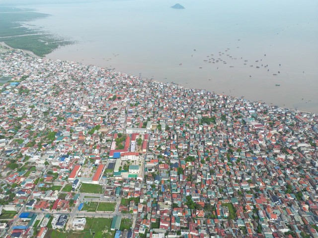 Xã nhỏ nhất Việt Nam nhưng mật độ dân số cao gấp 16 lần Hà Nội: Sắp 'cất cánh' lên đô thị ven biển - Ảnh 1.