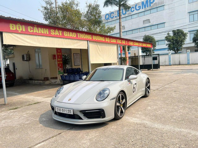 Danh tính 4 lái xe Porsche lấn làn, vượt ẩu trên cao tốc - Ảnh 2.