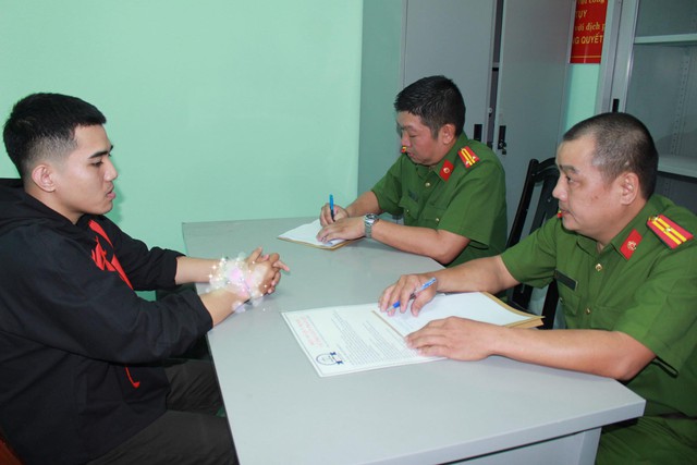 Vụ bắt khẩn cấp 9 người khiêng quan tài diễu phố: Lời khai của Hồ Ngọc Tuấn - Ảnh 4.