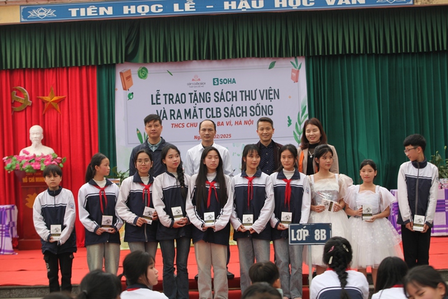 "Bao giờ chúng em được đọc những cuốn sách này?" - Ảnh 13. "Bao giờ chúng em được mượn những cuốn sách này?" - Ảnh 13.