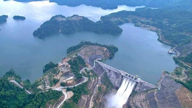 "Lợi dụng" La Nina, một nhà máy thủy điện Việt đặt mục tiêu đạt tổng doanh thu 744 tỷ đồng năm 2025 - Ảnh 1.