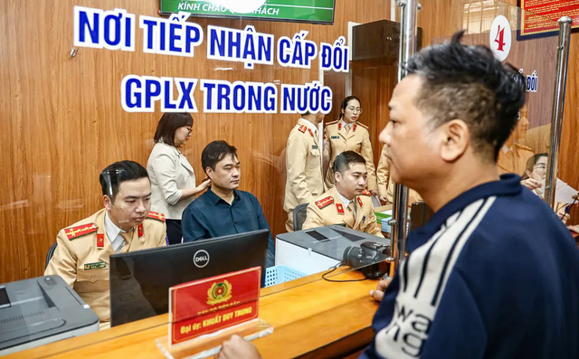 Cục CSGT: Người dân tuyệt đối không làm điều này khi thực hiện cấp, đổi giấy phép lái xe - Ảnh 1.