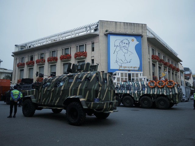 Xe bọc thép, mô tô hộ tống nguyên thủ quốc gia, kỵ binh... sẽ xuất hiện ở hồ Gươm - Ảnh 1.