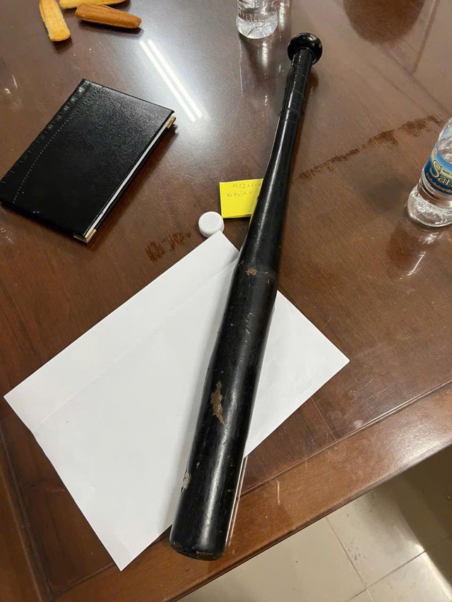 Lệnh giữ người trong trường hợp khẩn cấp với tài xế ô tô dùng gậy đánh tới tấp người đi xe máy - Ảnh 3.