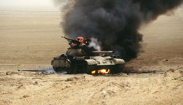 Chiến tích huyền thọai của xe tăng M1A1 Abrams trong Chiến dịch Bão táp Sa mạc - Ảnh 3.