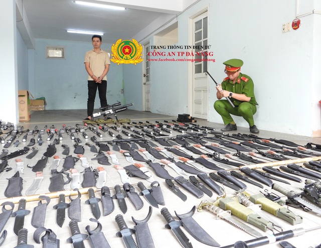 Triệt phá kho vũ khí tự chế 'khủng' gần 900 kiện, công an đang truy bắt ông trùm Nguyễn Phạm Duy - Ảnh 3.