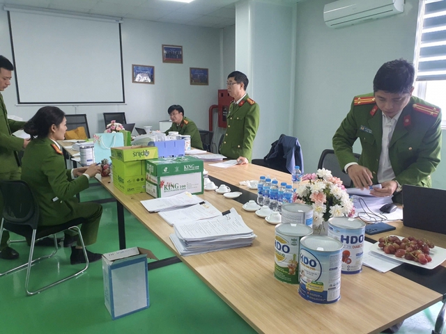 Vụ 573 loại sữa bột giả, thu lợi gần 500 tỷ đồng: Lật tẩy "bí mật" khi kiểm tra hệ thống sổ sách kế toán - Ảnh 1.