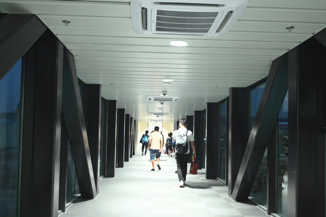 Chuyến bay đầu tiên cất cánh, nhà ga 10.990 tỷ đồng của Việt Nam chính thức ghi tên vào bản đồ hàng không - Ảnh 14.