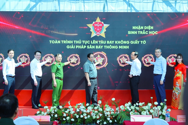 Thủ tướng đưa ra đề nghị quan trọng gì tại nhà ga nội địa lớn nhất Việt Nam trị giá 10.990 tỷ đồng? - Ảnh 1.