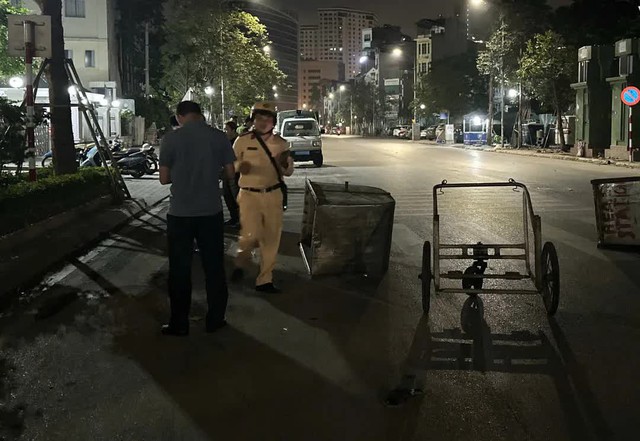 Nữ công nhân tử vong do tai nạn Giao thông tại khu vực tòa nhà Hateco Huỳnh Thúc Kháng - Ảnh 1. Nữ công nhân tử vong do tai nạn Giao thông tại khu vực tòa nhà Hateco Huỳnh Thúc Kháng - Ảnh 1.