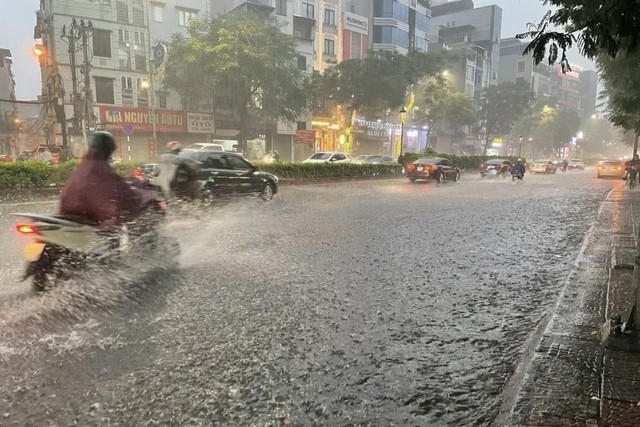 Đêm nay, miền Bắc nhiều nơi mưa to - Ảnh 1.