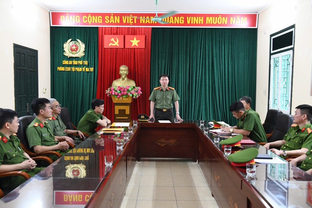 [Ảnh] Cận cảnh triệt phá đường dây ma túy xuyên quốc gia, bắt 'ông trùm' 48 tuổi và 72 đàn em - Ảnh 1.