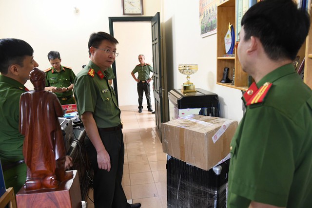 [Ảnh] Cận cảnh triệt phá đường dây ma túy xuyên quốc gia, bắt 'ông trùm' 48 tuổi và 72 đàn em - Ảnh 5.