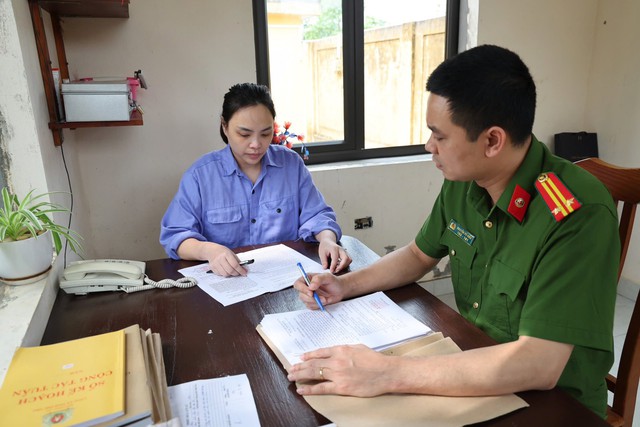 [Ảnh] Cận cảnh triệt phá đường dây ma túy xuyên quốc gia, bắt 'ông trùm' 48 tuổi và 72 đàn em - Ảnh 14.