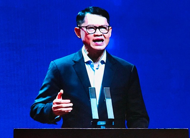 Ông Steven Trương, Phó Chủ tịch toàn cầu Tập đoàn Nvidia, phát biểu tại VIPC Summit 2025. Ảnh: MH Ông Steven Trương, Phó Chủ tịch toàn cầu Tập đoàn Nvidia, phát biểu tại VIPC Summit 2025. Ảnh: MH