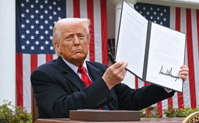 Thuế quan đối ứng do Tổng thống Mỹ Donald Trump công bố có ảnh hưởng mạnh tới nhiều quốc gia và vùng lãnh thổ trên thế giới. Ảnh: EPA Thuế quan đối ứng do Tổng thống Mỹ Donald Trump công bố có ảnh hưởng mạnh tới nhiều quốc gia và vùng lãnh thổ trên thế giới. Ảnh: EPA