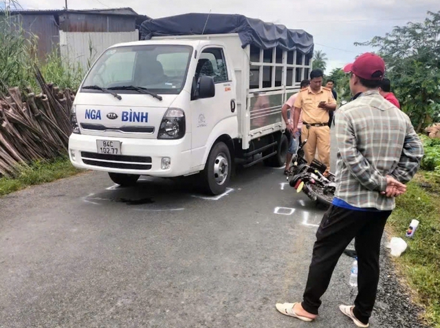 Công an Vĩnh Long khẩn trương điều tra nguồn gốc hung khí gây án trong vụ bắn người rồi tự sát - Ảnh 2.