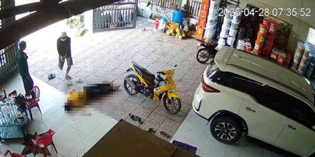 Công an Vĩnh Long khẩn trương điều tra nguồn gốc hung khí gây án trong vụ bắn người rồi tự sát - Ảnh 1.