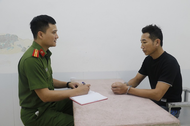 Lời khai của Hà Văn Thúy, nam phụ huynh xông vào trường đánh cô giáo, bắt đứng dưới mưa - Ảnh 1.