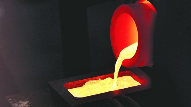 Kiểm tra thùng đựng má phanh xe máy, bất ngờ tìm thấy 360 kg vàng - Ảnh 2.