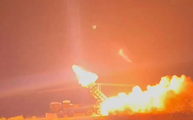 CẬP NHẬT: Pakistan dồn quân, khai hỏa 400 UAV - Ấn Độ triệu Tư lệnh 3 quân chủng, ra mệnh lệnh chưa từng có - Ảnh 2.