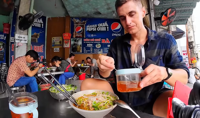 Không phải phở, bánh mì, món ăn 30.000 đồng/bát này mới là hương vị Việt lọt top ngon nhất thế giới- Ảnh 4.