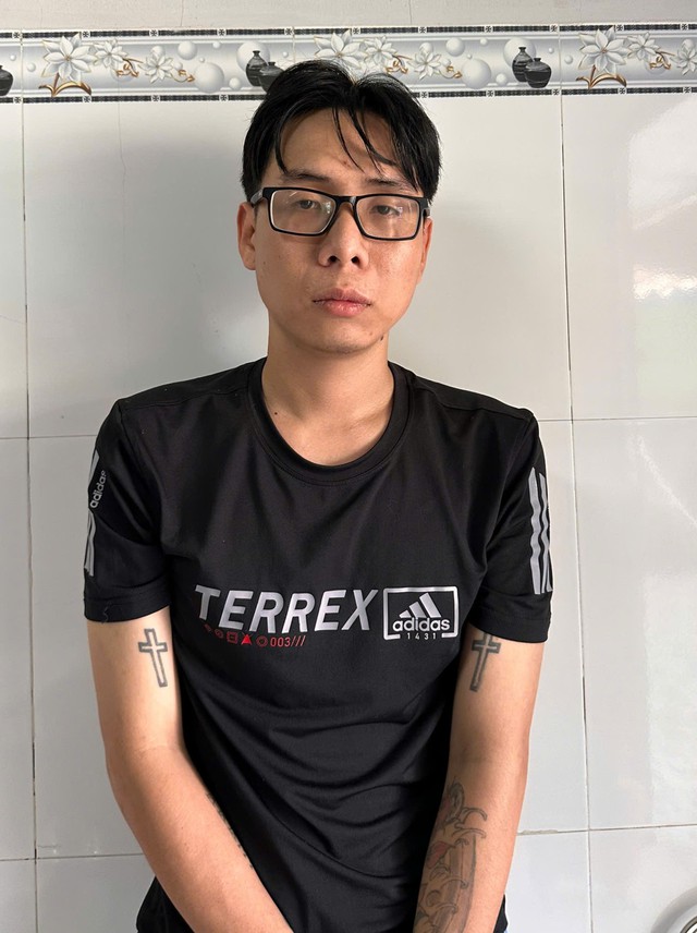 Bắt, khám xét nơi ở của Huỳnh Trường Anh - Ảnh 1.