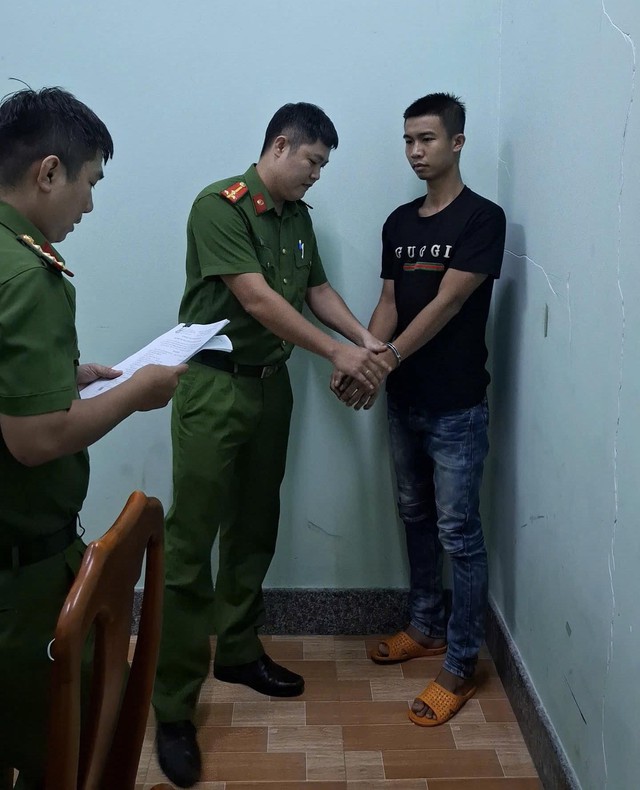 Bắt đối tượng đánh nam shipper vỡ mũi tại Đồng Nai , điều tra hành vi cố ý gây thương tích - Ảnh 1. Bắt đối tượng đánh nam shipper vỡ mũi tại Đồng Nai , điều tra hành vi cố ý gây thương tích - Ảnh 1.